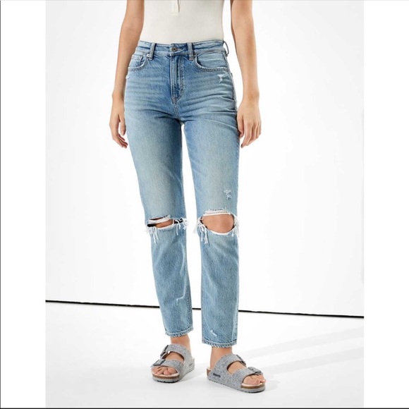 American Eagle Outfitters Denim - American Eagle Mom Jeans Ripped Knees NWT 8Short